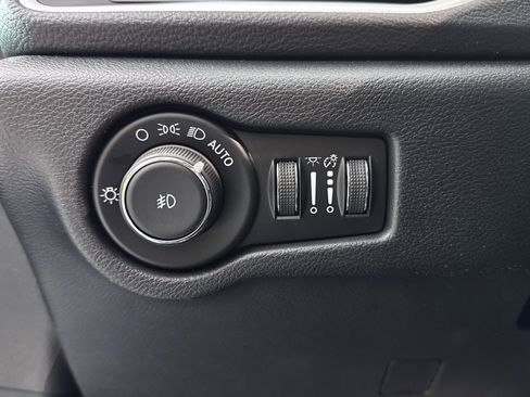 New 2026 Chrysler Pacifica Select AWD/4WD image 31