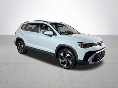 New 2025 Volkswagen Taos SE image 4