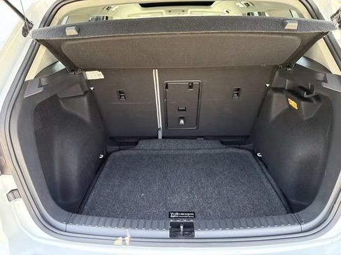 Certified 2023 Volkswagen Taos SE w/ Panoramic Sunroof Package FWD image 5