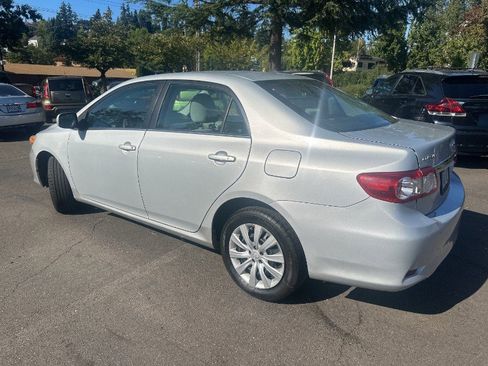 Used 2013 Toyota Corolla LE Special Edition image 5
