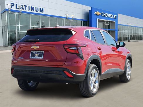 New 2026 Chevrolet Trax LS w/ LS Convenience Package FWD image 5