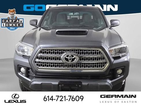 Used 2016 Toyota Tacoma TRD Sport image 3