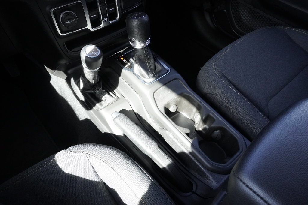 Used 2025 Jeep Gladiator Sport AWD/4WD image 14