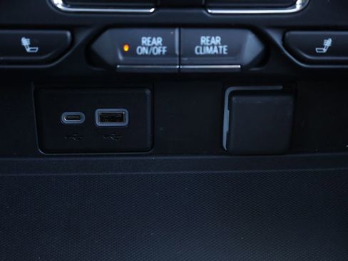 Certified 2022 Chevrolet Suburban Z71 w/ Luxury Package AWD/4WD image 25