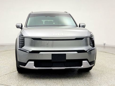 Used 2024 Kia EV9 Wind image 2
