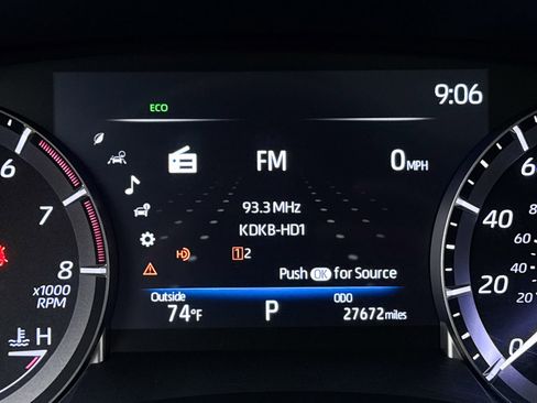 Used 2023 Toyota Highlander XLE FWD image 38