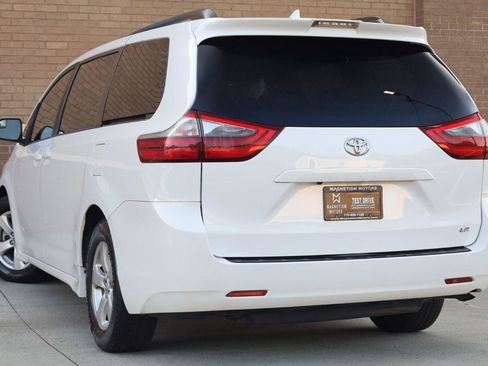 Used 2020 Toyota Sienna LE FWD image 9