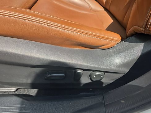 Used 2022 Subaru Outback Touring AWD/4WD image 16