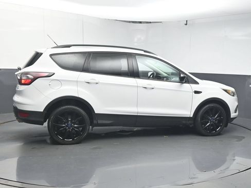 Used 2017 Ford Escape SE w/ Equipment Group 201A FWD image 8