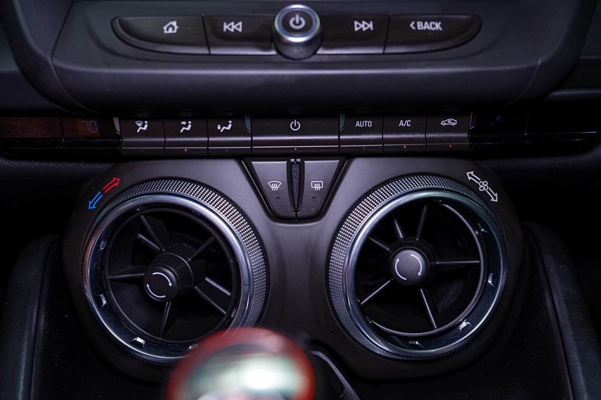 Used 2018 Chevrolet Camaro SS RWD image 10