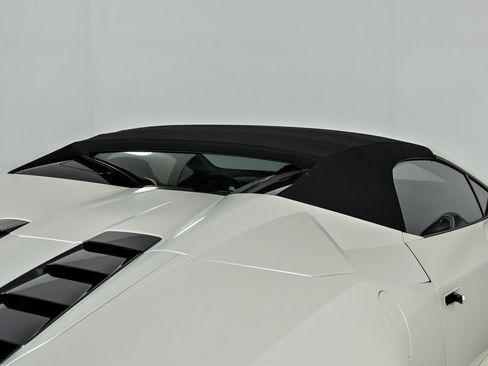 Used 2020 Lamborghini Huracan EVO image 18