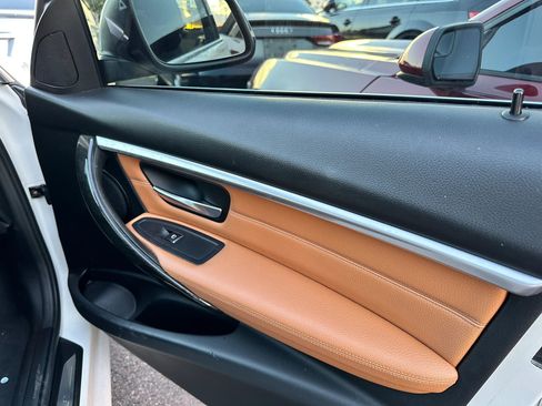 Used 2018 BMW 330e image 22