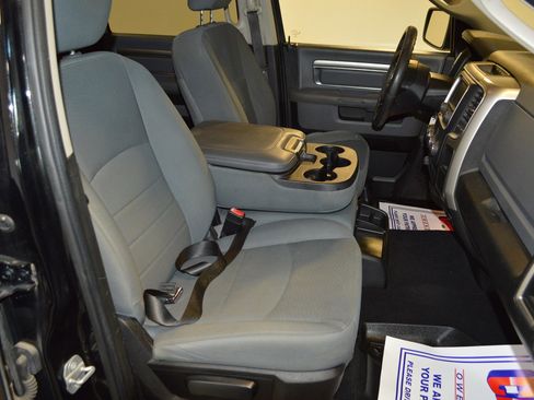 Used 2020 RAM 1500 Classic SLT image 11