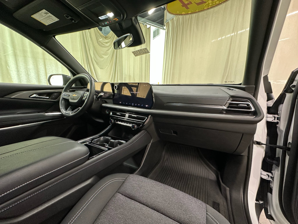 Certified 2024 Chevrolet Traverse LT w/ LPO, Floor Liner Package FWD image 16