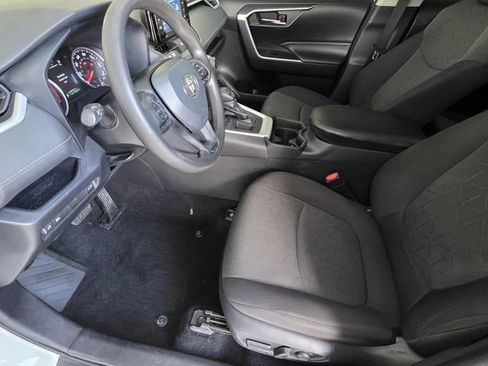 Used 2020 Toyota RAV4 XLE w/ Convenience Package FWD image 6