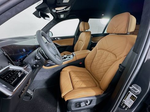 Used 2025 BMW X7 xDrive40i w/ M Sport Package image 16