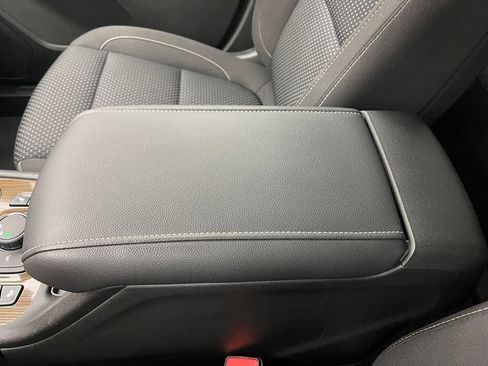 Used 2023 GMC Acadia SLE w/ Driver Convenience Package FWD image 28