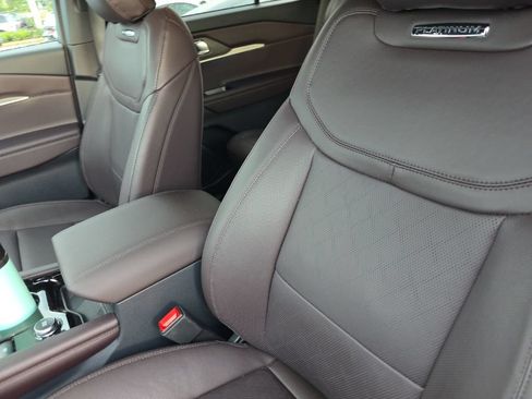 Used 2026 Ford Explorer Platinum RWD image 11