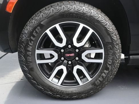 Used 2022 GMC Yukon AT4 w/ Max Trailering Package image 10
