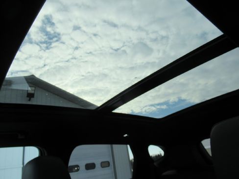 Certified 2023 Chevrolet Blazer RS w/ Driver Confidence II Package image 10