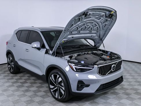 Certified 2025 Volvo XC40 B5 Plus image 34