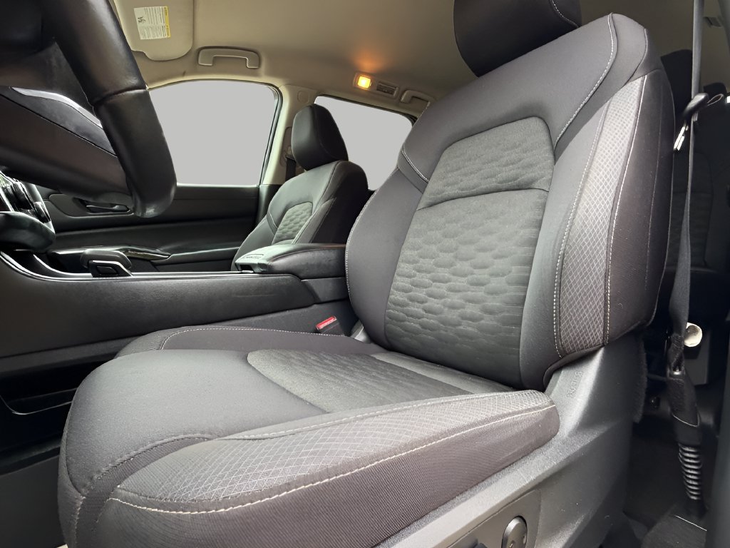 Used 2024 Nissan Pathfinder SV FWD image 17