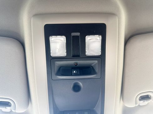 Used 2018 RAM 1500 SLT image 17