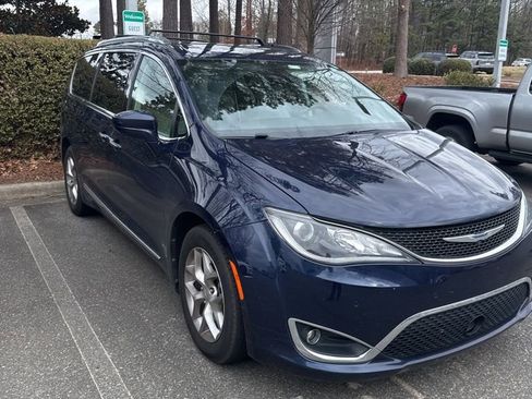 Used 2019 Chrysler Pacifica Touring-L Plus w/ Advanced Safetytec Group image 2