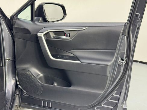 Used 2022 Toyota RAV4 XLE image 38