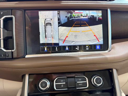 Used 2022 GMC Yukon Denali AWD/4WD image 26