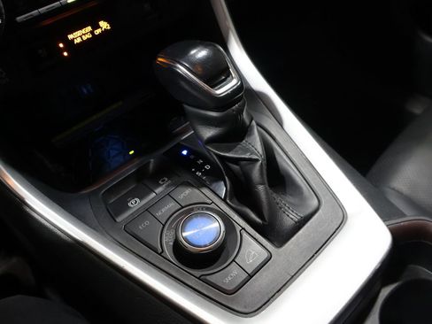 Used 2019 Toyota RAV4 Limited image 28