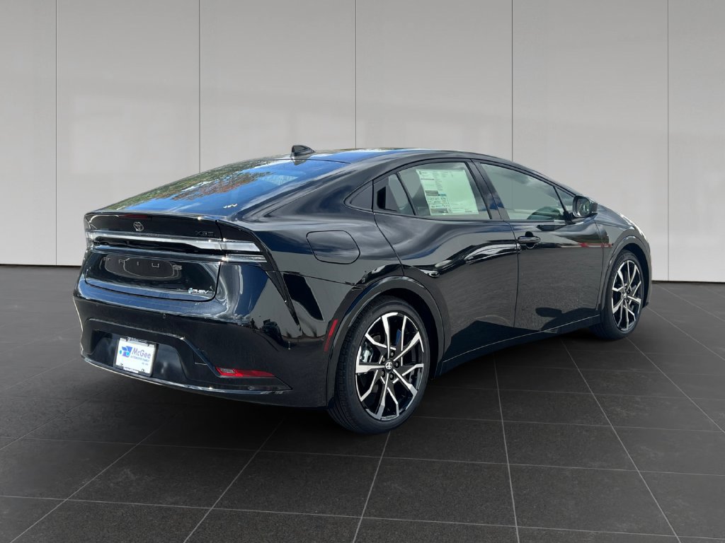 New 2027 Toyota Prius Plug-In Hybrid FWD image 6