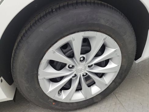 Used 2015 Toyota Camry LE image 31