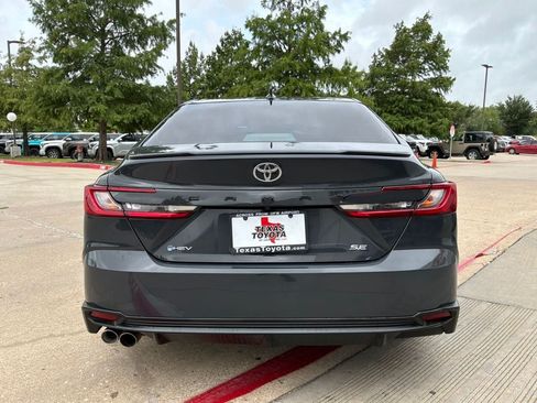 Used 2025 Toyota Camry SE FWD image 7