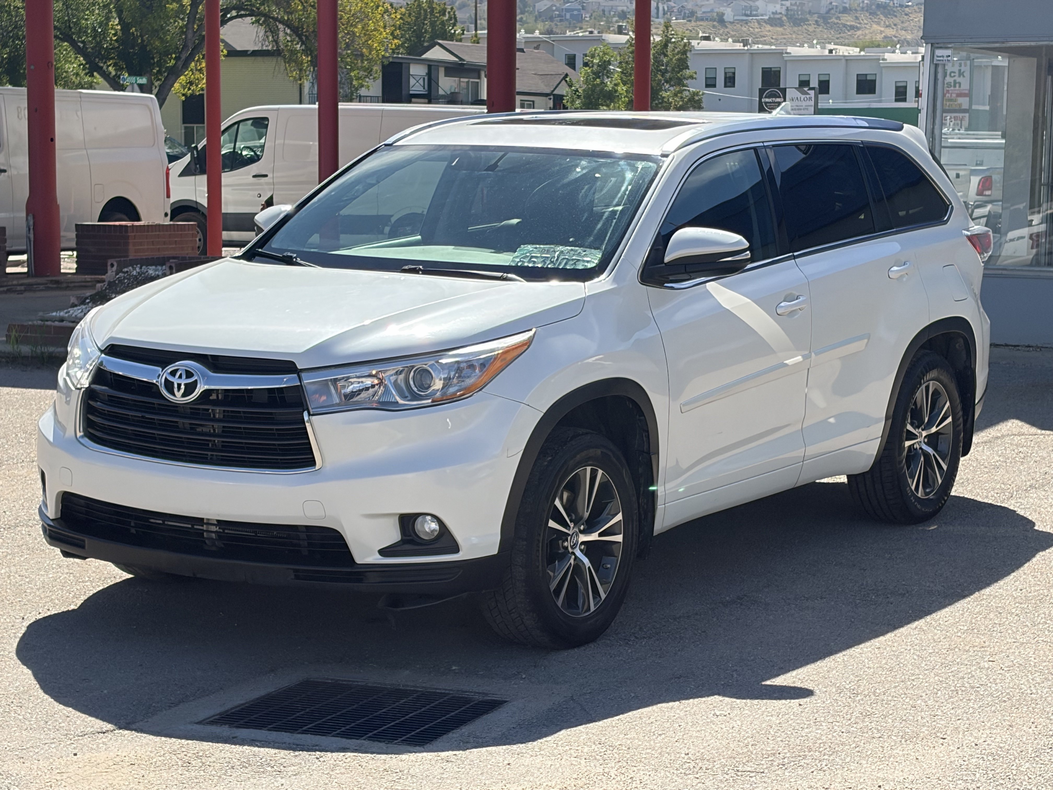 Used 2016 Toyota Highlander XLE w/ Protection Package #3 AWD/4WD image 2