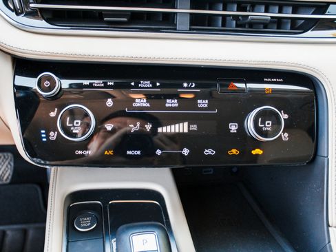 Used 2023 INFINITI QX60 Sensory w/ Vision Package AWD/4WD image 19
