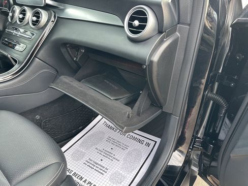 Used 2018 Mercedes-Benz GLC 300 4MATIC image 32