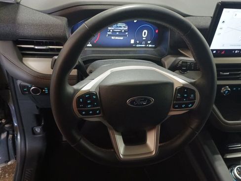 Used 2025 Ford Explorer Active image 8