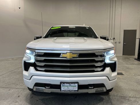 Used 2024 Chevrolet Silverado 1500 High Country w/ High Country Premium Package AWD/4WD image 3