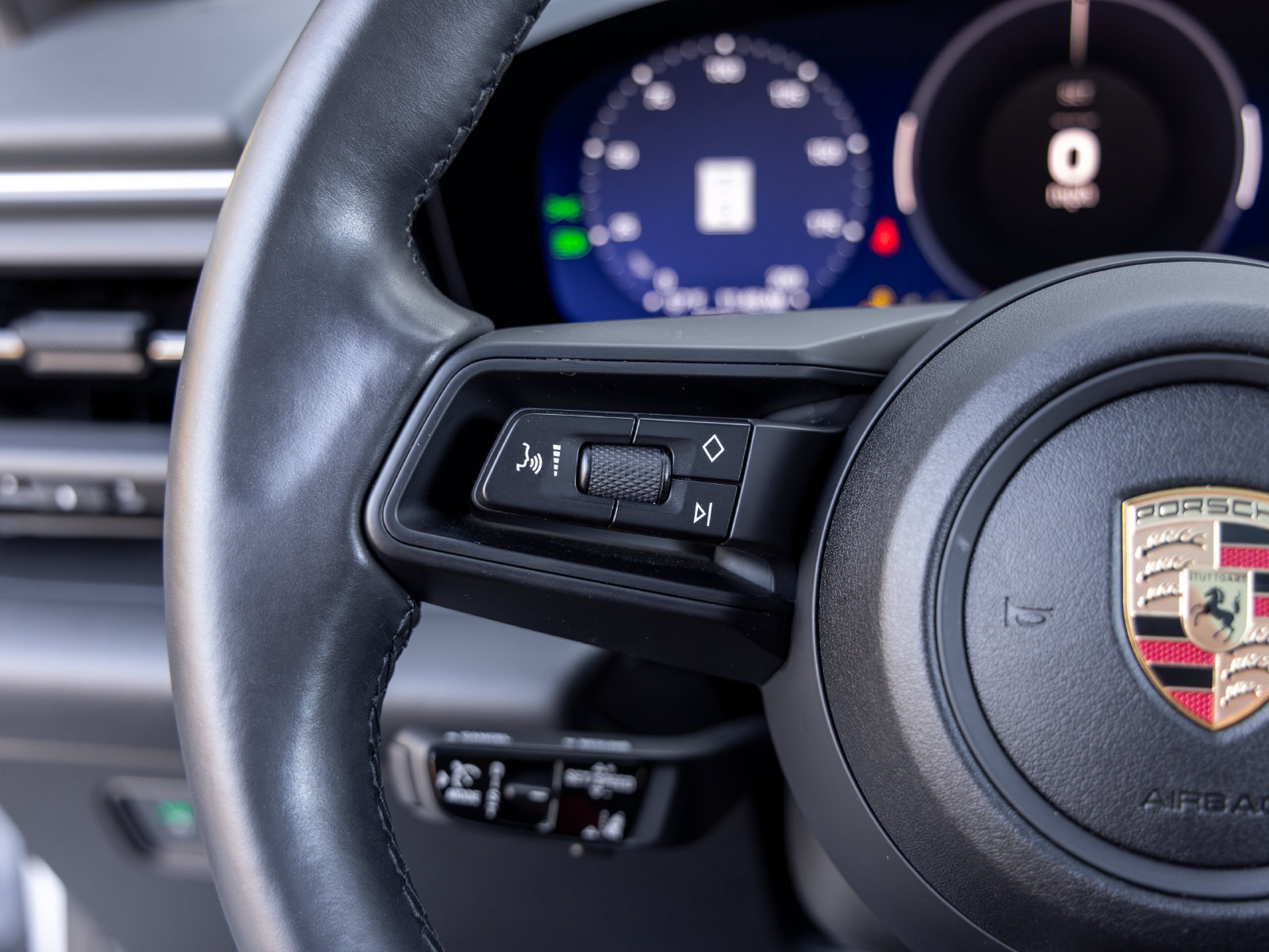 Certified 2025 Porsche Macan Electric RWD image 36