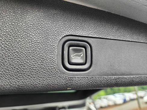 Used 2013 Chevrolet Tahoe LTZ AWD/4WD image 16
