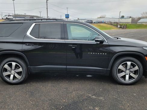 Used 2023 Chevrolet Traverse LT w/ LT Premium Package image 14