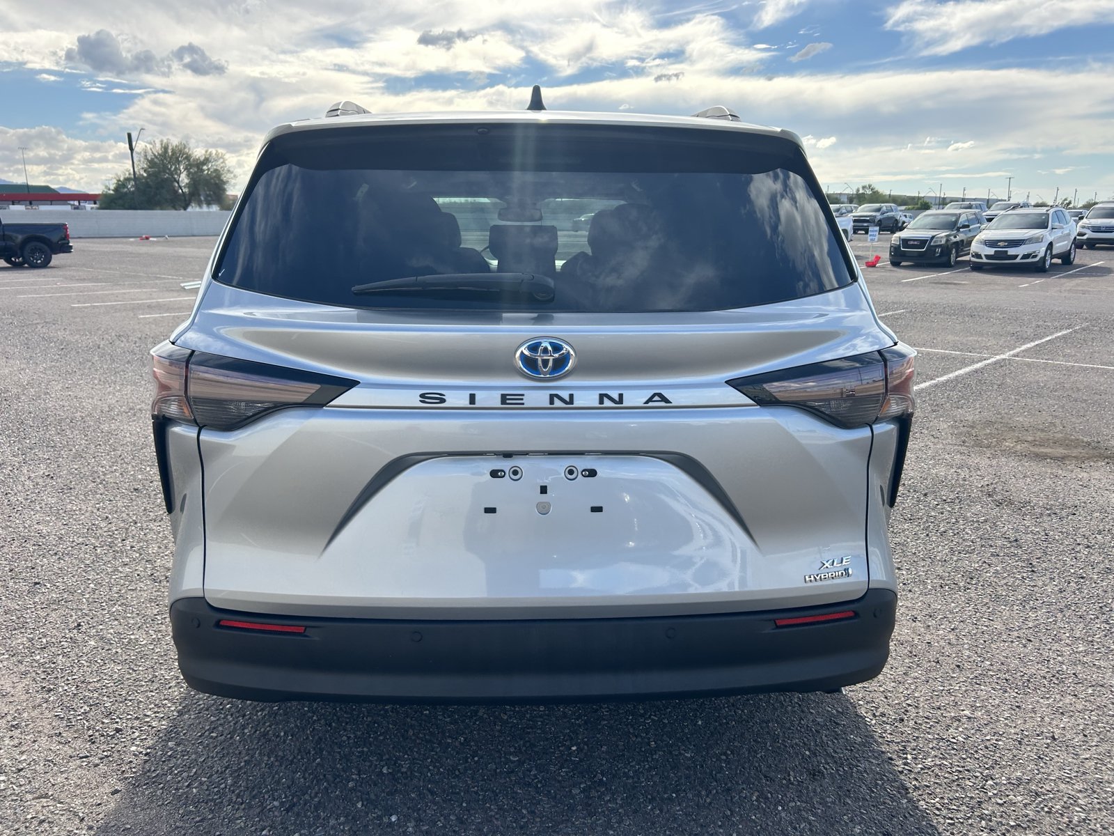 Used 2024 Toyota Sienna XLE FWD image 4