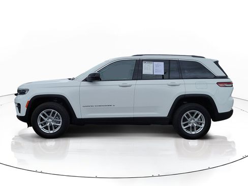 Used 2023 Jeep Grand Cherokee Laredo w/ Trailer Tow Prep Group (B) AWD/4WD image 4