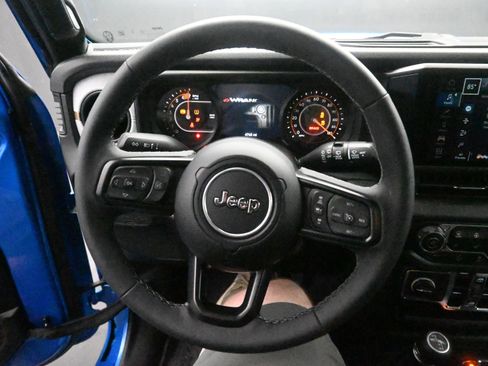 Used 2025 Jeep Wrangler Sport S image 16