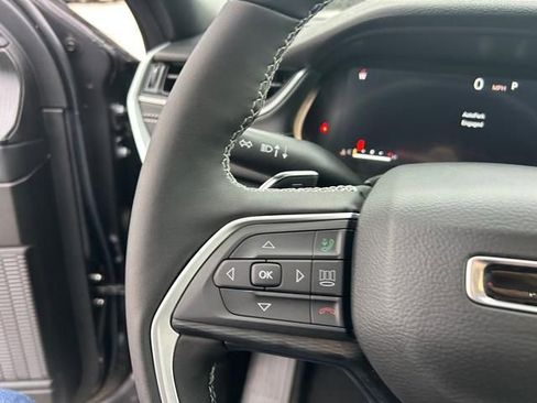 New 2025 Jeep Grand Cherokee Altitude image 22