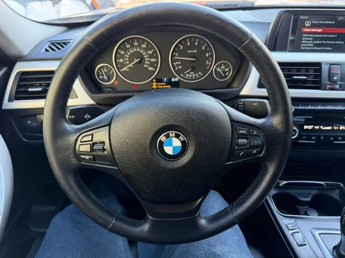 Used 2018 BMW 320i 320i Sedan 4D image 12