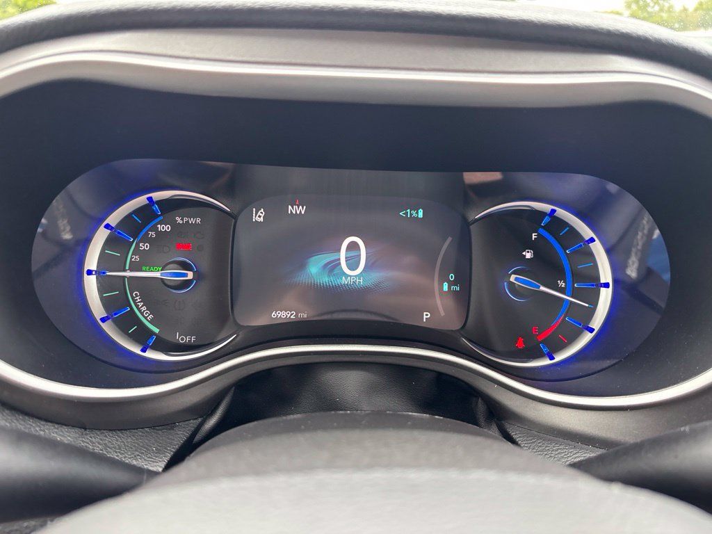 Used 2024 Chrysler Pacifica Limited FWD image 36