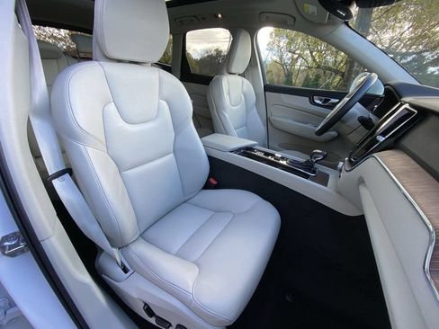 Used 2021 Volvo XC60 T5 Momentum w/ Premium Package AWD/4WD image 25