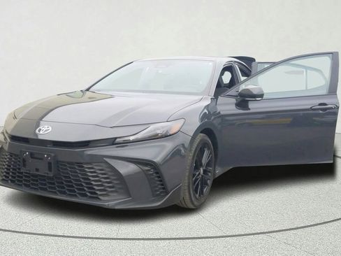 Used 2025 Toyota Camry SE FWD image 10
